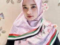 Gunakan Hijab Motif Bendera Palestina, Inara Rusli curi perhatian Netizen