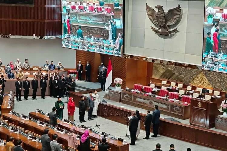DPR Lantik 3 Anggota PAW, Sumpah Dipandu Puan Maharani