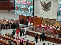 DPR Lantik 3 Anggota PAW, Sumpah Dipandu Puan Maharani