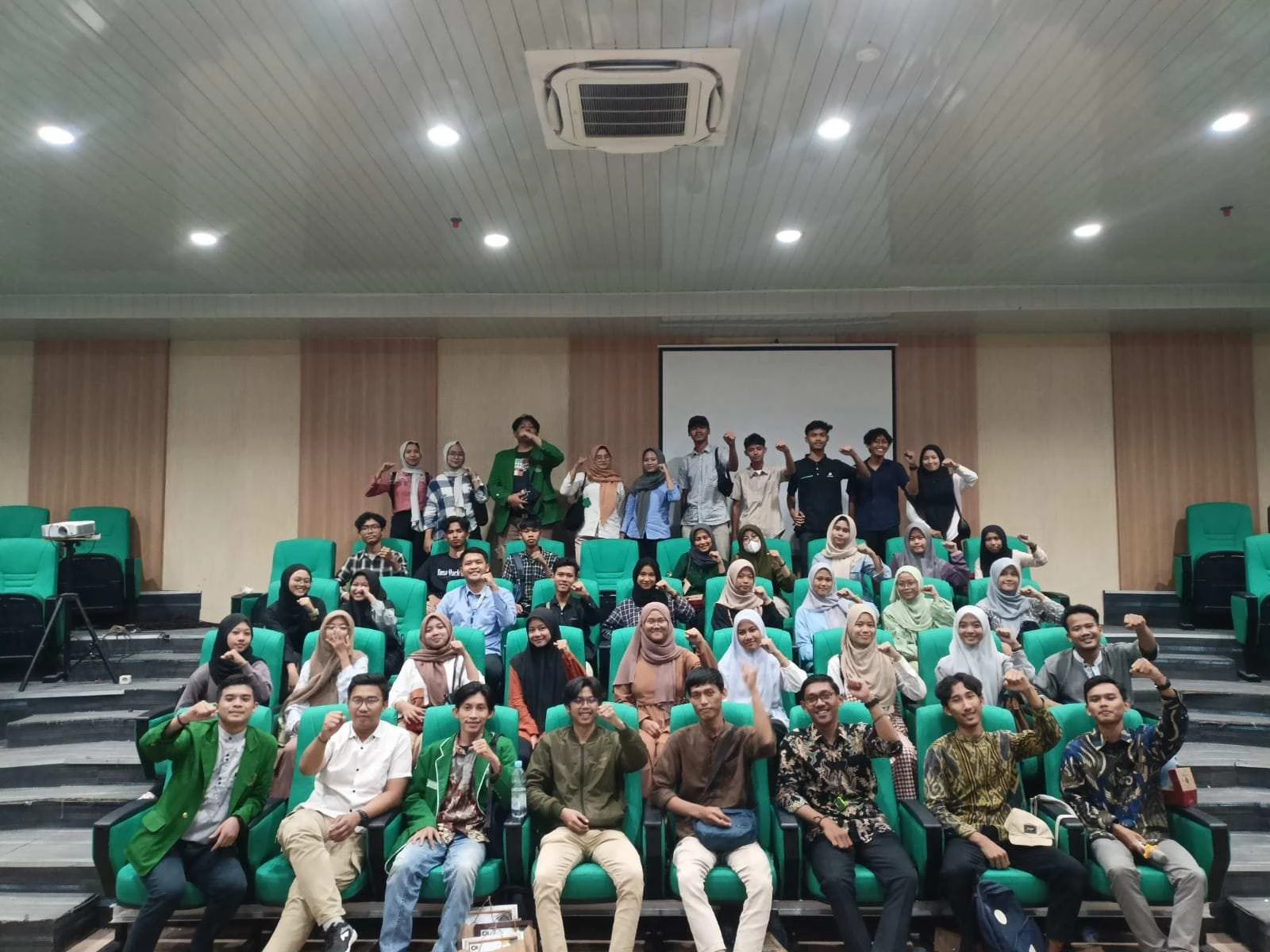 Gelar Seminar Mimbar Sejajar, DEMA-I Gandeng BEM PTNU Jawa Barat Gaungkan Isu Demokrasi